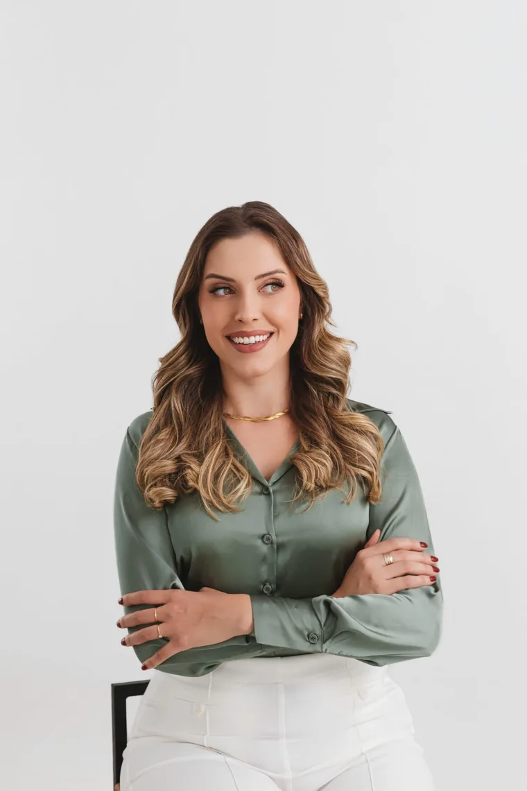 Dra. Flávia Oliveira, cirurgiã-dentista